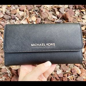 Michael kors large trifold wallet black